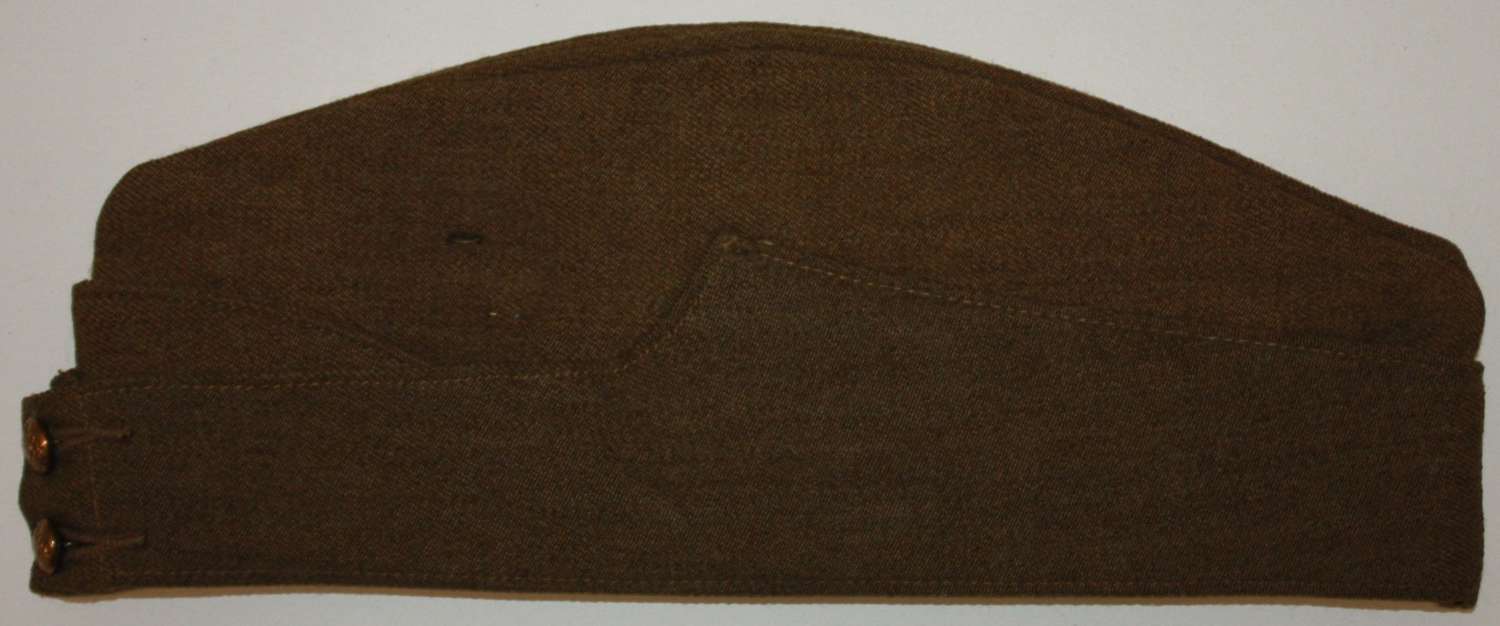A GOOD 1940 DATED BRITISH ARMY ISSUE SIDE CAP SIZE 7 1/8