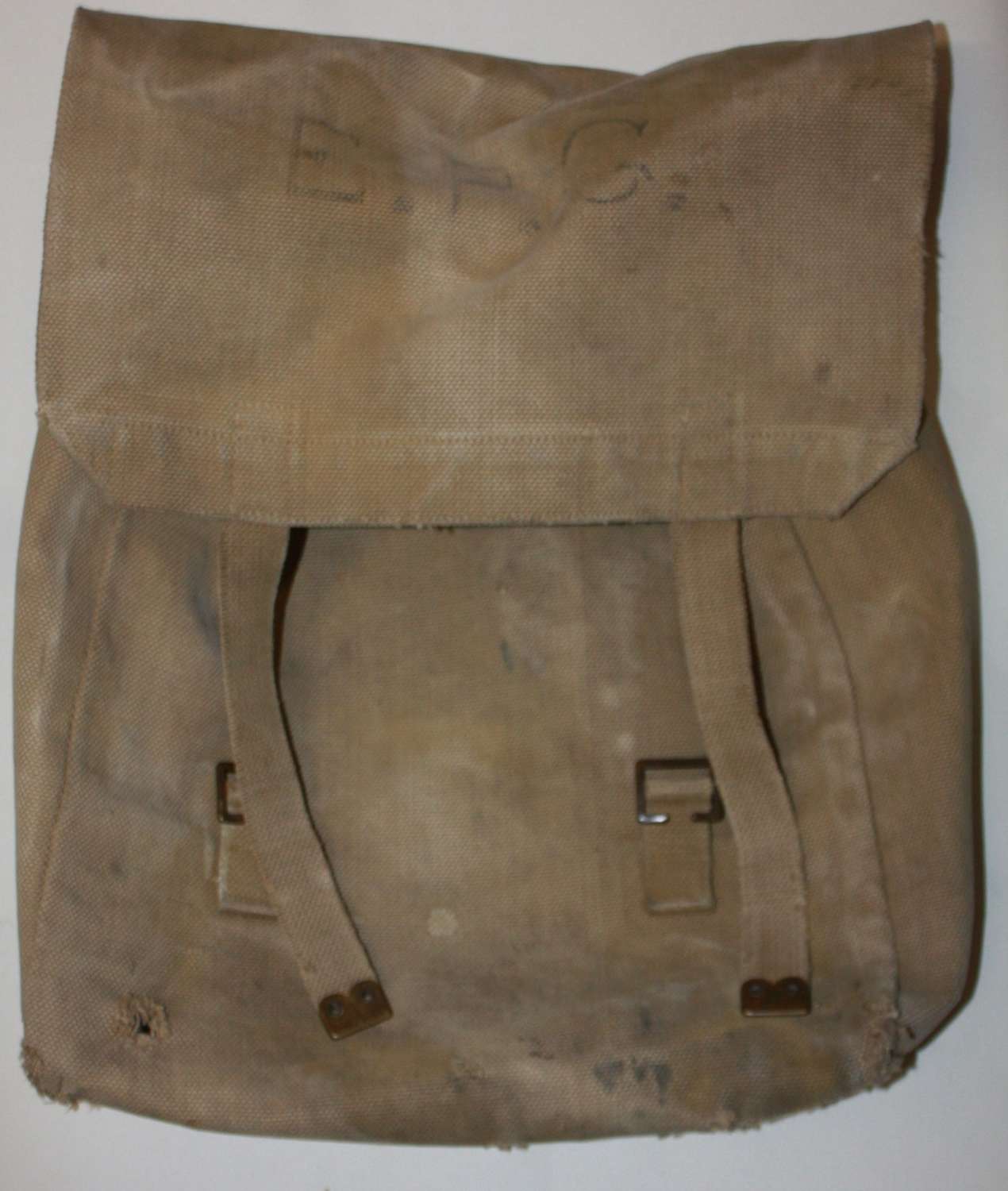 A 1915 DATED 08 WEBBING LARGE PACK