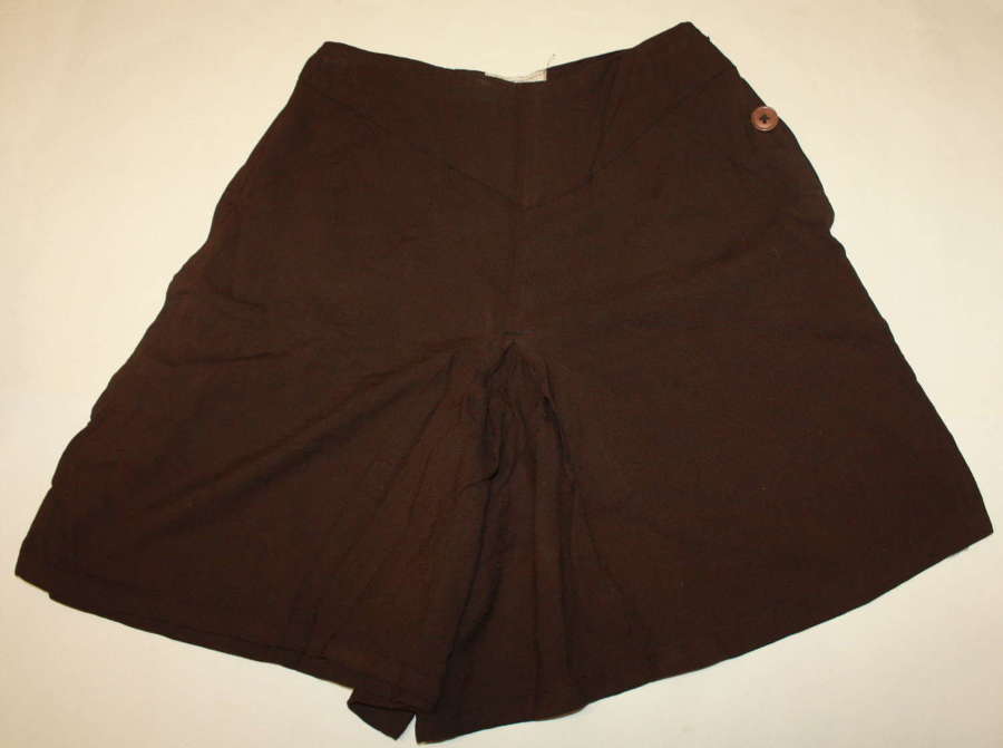A PAIR OF ATS PT SHORTS WAIST SIZE 26 INCHES