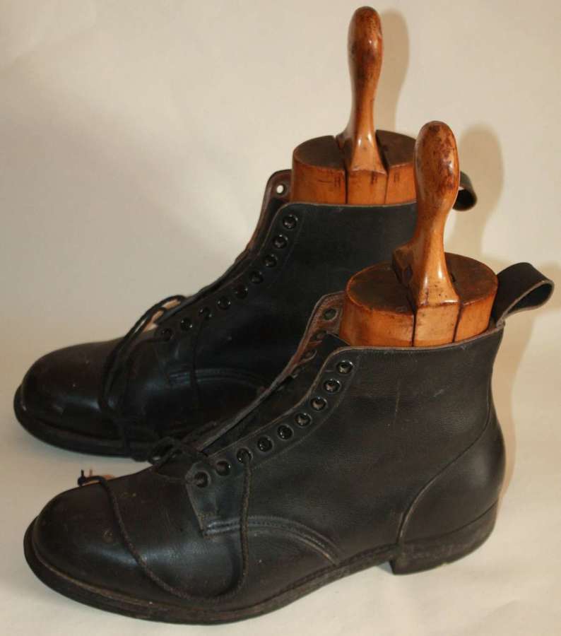A PAIR OF RAF OR'S 9 LACE HOLE BOOTS IN VERY GOOD CONDITION 1940 DATED