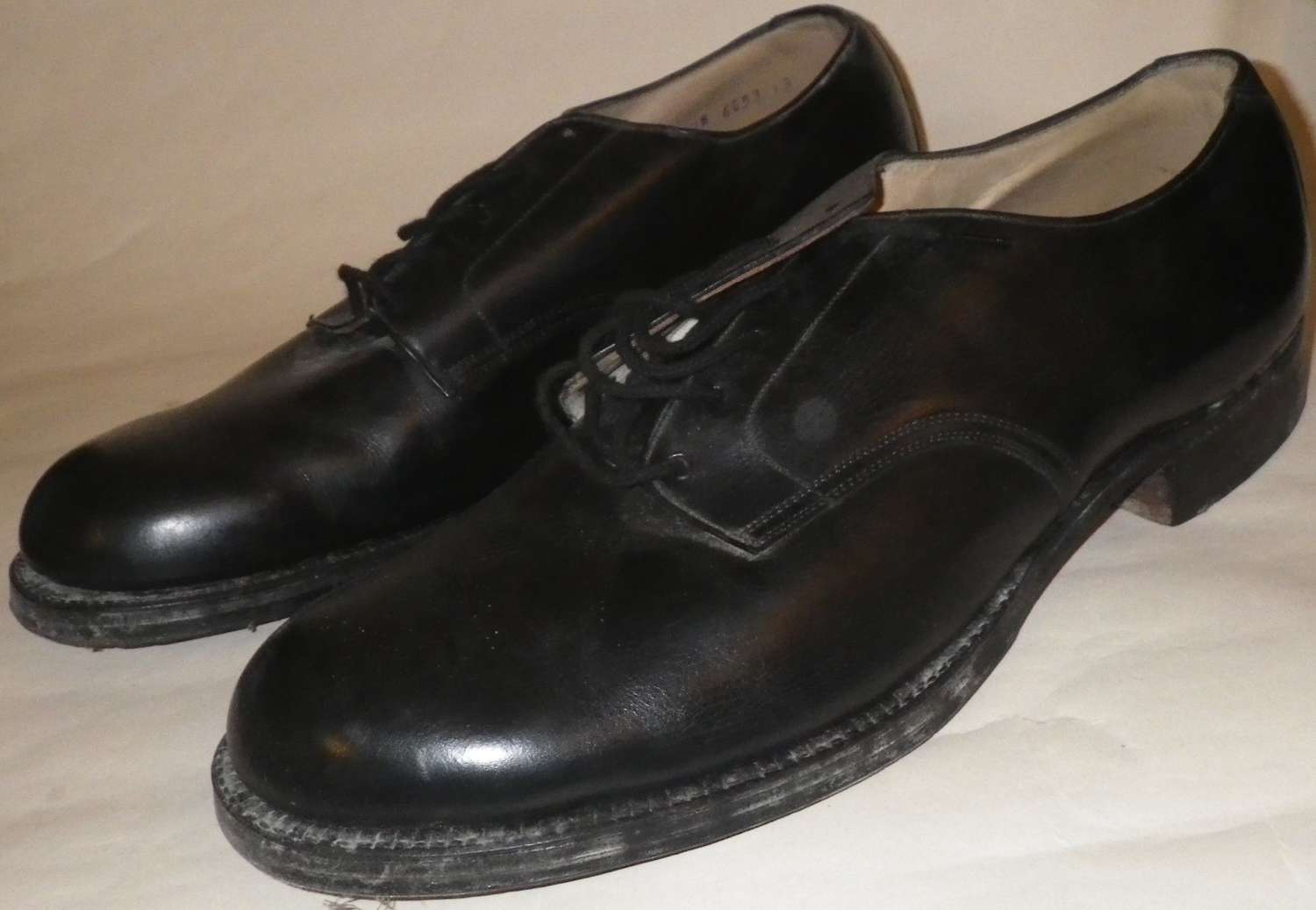A RARE PAIR OF WWII RCAF SHOES SIZE 12 1/2 D 1942 DATED NEAR MINT